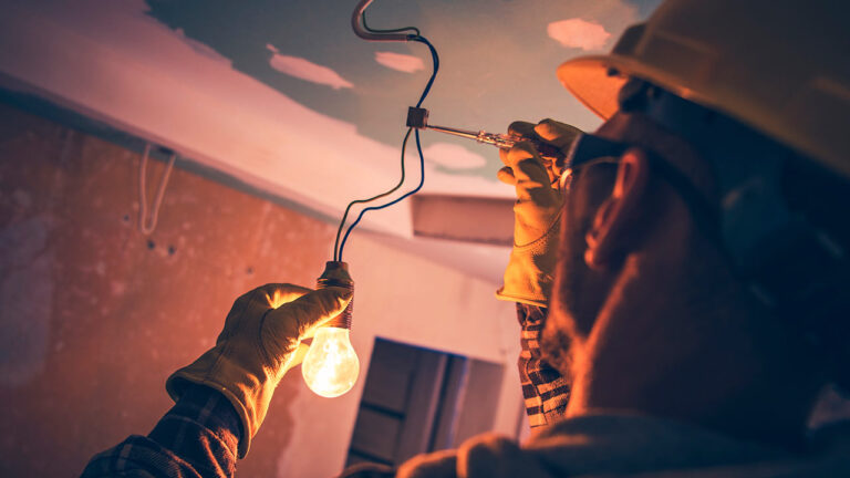 ¿Qué herramientas usa un técnico en electricidad?